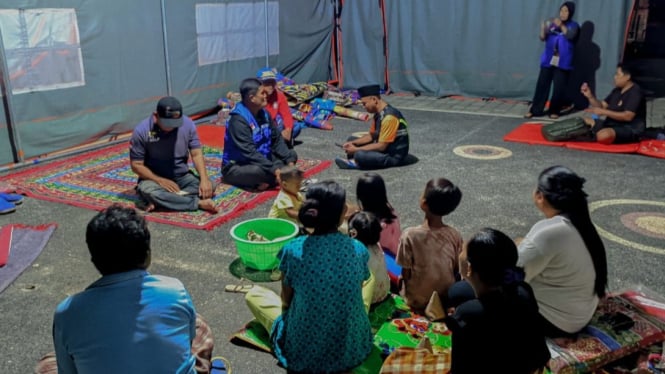 Masyarakat Pondok Perasi Mulai Tinggal di Tenda Pengungsian