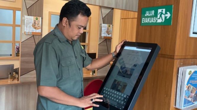 Petugas buka laman resmi PN Praya yang sudah kembali normal