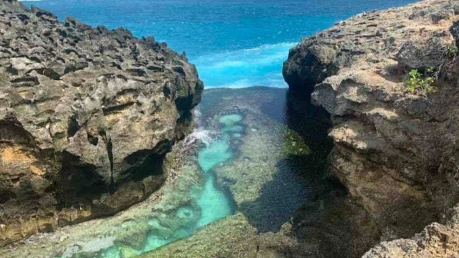 Pemandangan Angel Billabong yang Menjadi Spot Foto Wisatawan