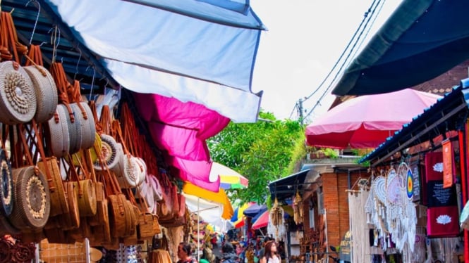 Beragam Oleh-Oleh Khas Bali yang ada di Pasar Seni Ubud Bali