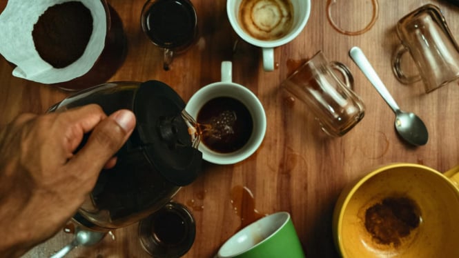 Jangan buru-buru dibuang! Mug favoritmu masih bisa cling lagi kok