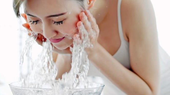 Beberapa manfaat cuci muka dengan air es