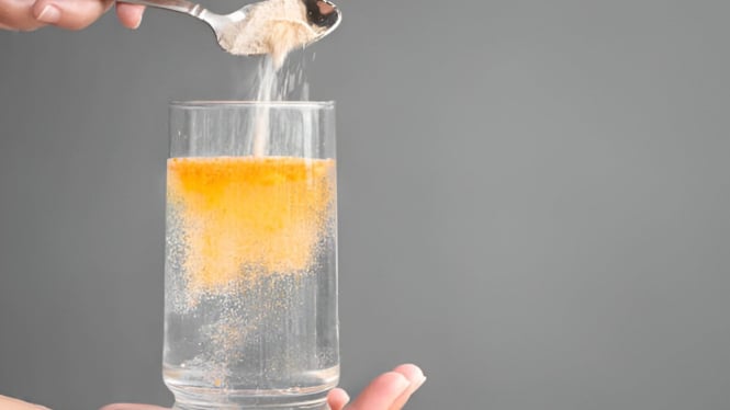 Minuman serbuk yang dituangkan ke dalam gelas