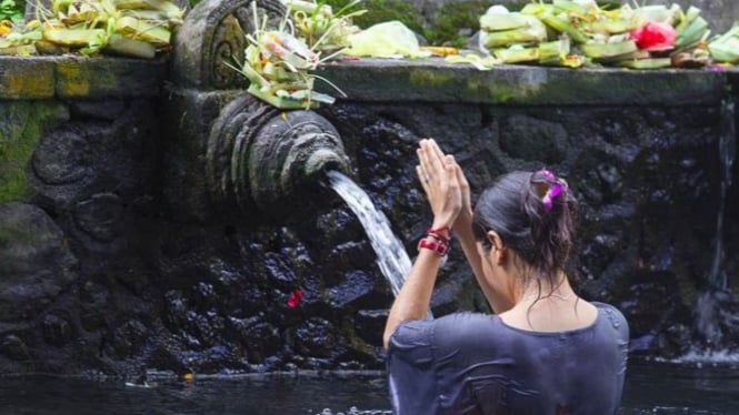 Melukat, tradisi pembersihan diri