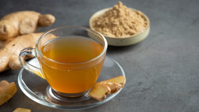 Segelas jamu jahe, hangat, alami, dan penuh manfaat.