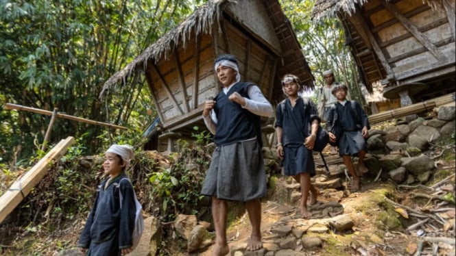 Suku Baduy yang masih menjaga kearifan lokal