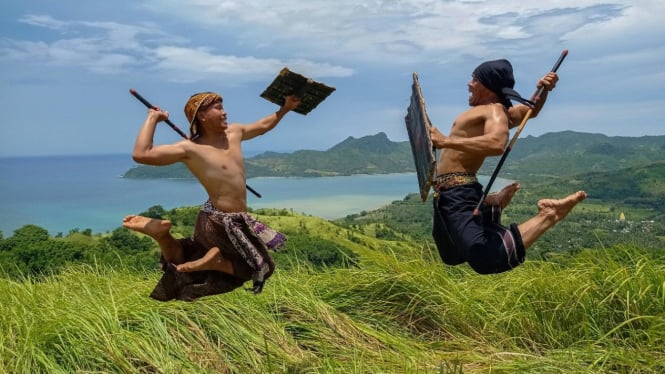 Pertunjukan Budaya Suku Sasak Di Lombok