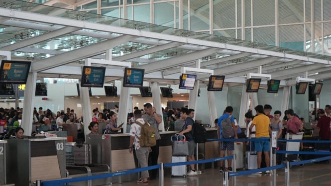 Lalulintas Penumpang di Bandara I Gusti Ngurah Rai Bali
