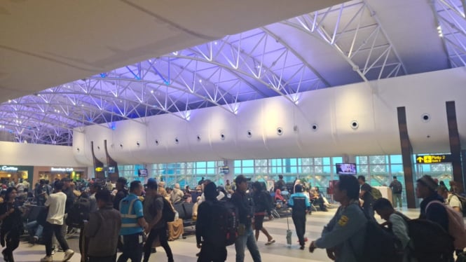 Suasana di Bandara Lombok setelah penerbangan kembali normal.