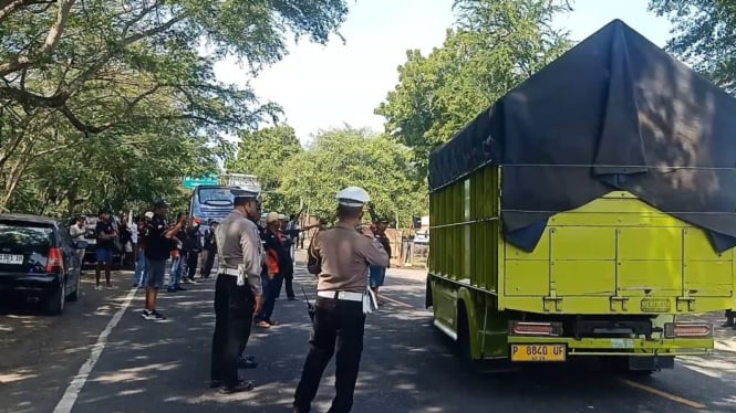 GAPIBA melakukan aksi penyekatan kendaraan barang