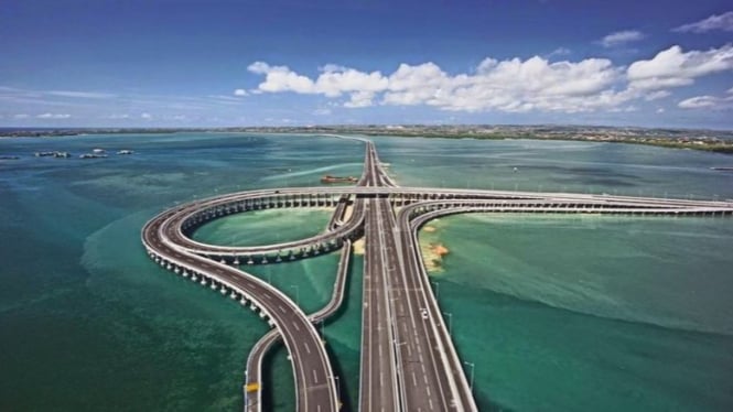 tol Bali Mandara dengan pemandangannya yang memikat mata