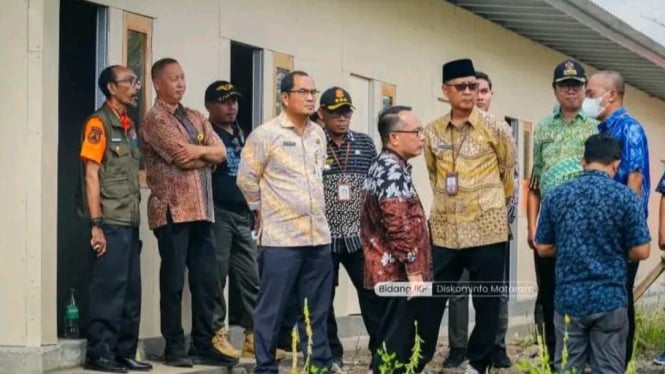 Sekda Kota Mataram Bersama Asisten 1 Meninjau Huntara