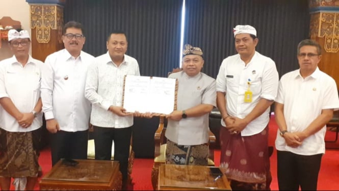 Penandatanganan MoU antara Bupati Gianyar, Kepala BPN Gianyar