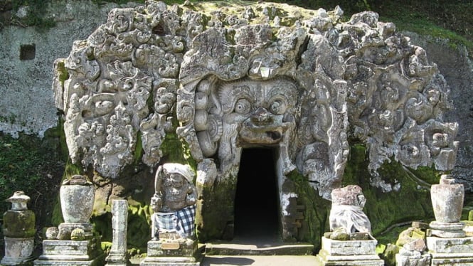 Bagian Depan Goa yang Menyerupai Bentuk Gajah