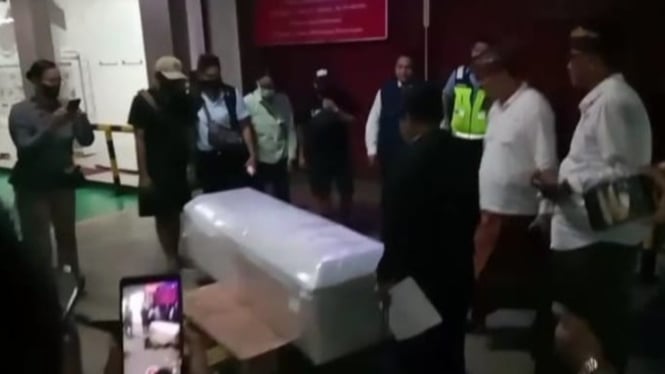 Proses penjemputan Jenasah di Bandara Ngurah Rai, Denpasar