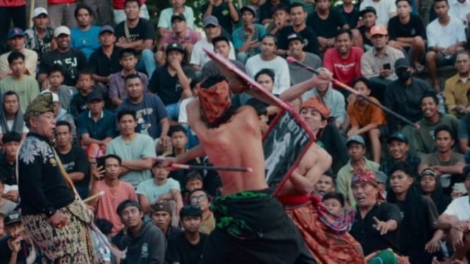 Tradisi Peresean Semarakkan HUT ke-45 PT.