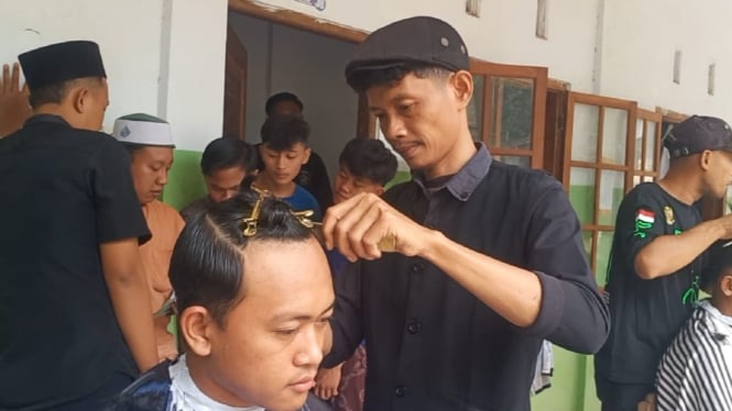 OPR Gelar Cukur Gratis di Ponpes Al Imaratul Mustaqimah