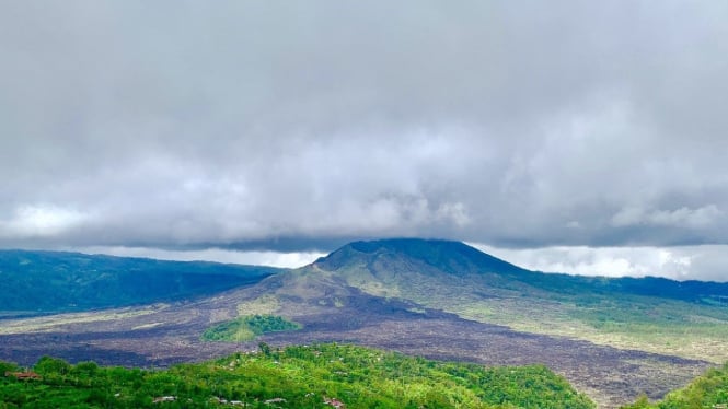 Pemandangan kaldera Gunung Batur dari viewpoint Kintamani