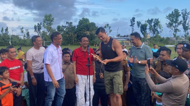 Emil Audero bersama sang ayah, Bupati, Sekda dan Kadispora