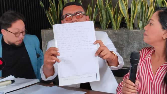 Tim kuasa hukum korban penembakan tunjukkan surat