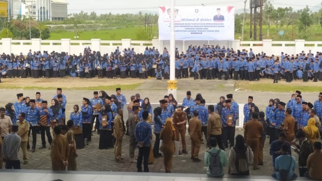 Penyerahan SK PPPK di Kantor Bupati Lombok Tengah