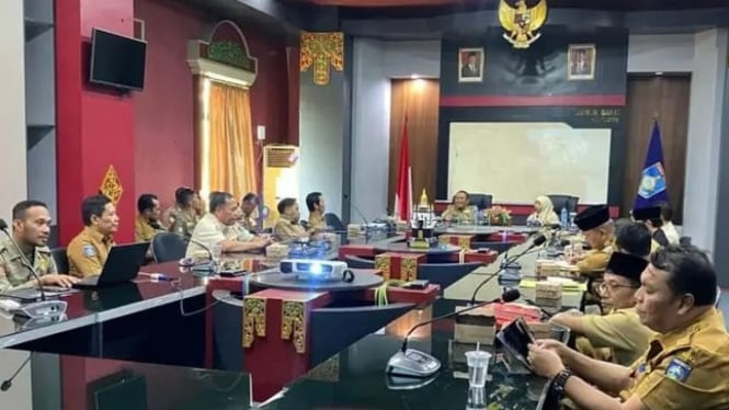 Bupati Lombok Barat rapat koordinasi penertiban cafe ilegal