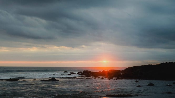 Pantai Soan Galuh Berbicara Lewat Sunyinya