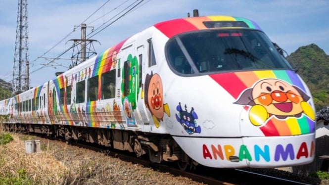Kereta Anpanman yang eye-catching mampu menarik wisatawan.