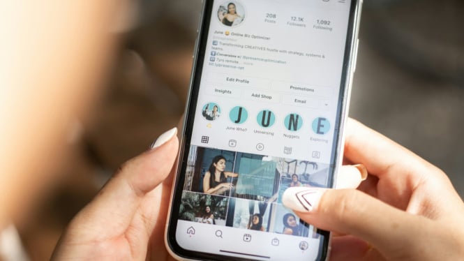 Buka story tanpa muncul di viewernya