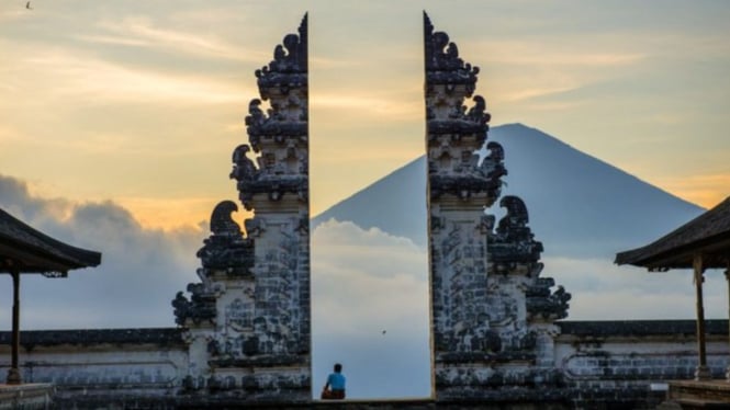 pura lempuyang luhur destinasi favorit di kabupaten Karangasem
