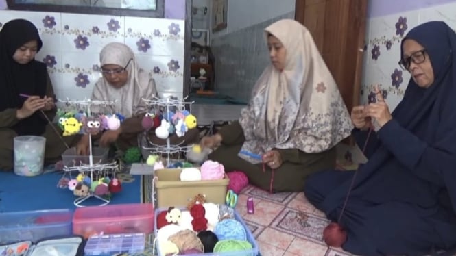 Ibu Rumah Tangga di Jember Sukses Bisnis Rajutan Amigurumi