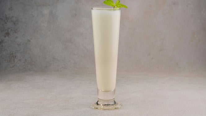 Minuman fermentasi berbahan dasar susu yang kaya akan probiotik.