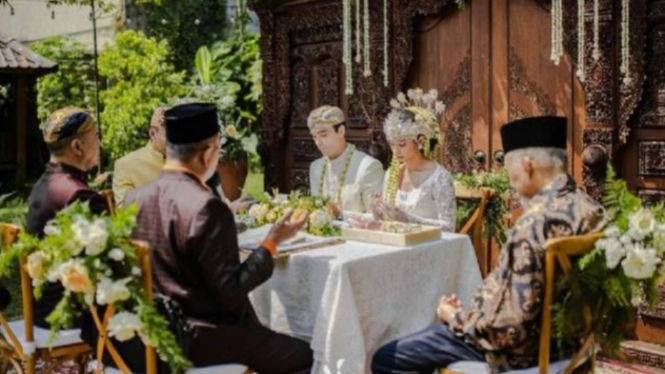 Suro datang, tradisi diuji oleh cinta