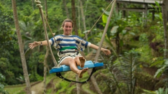 Extreme Swing, salah satu wahana di Alas Harum Bali