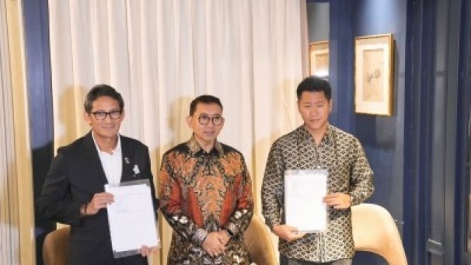 Tanda tangan Sandiaga Salahudin Uno dan United Media Asia (UMA)