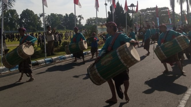 Penampilan gendang beleq meriahkan HUT Bhayangkara ke-79