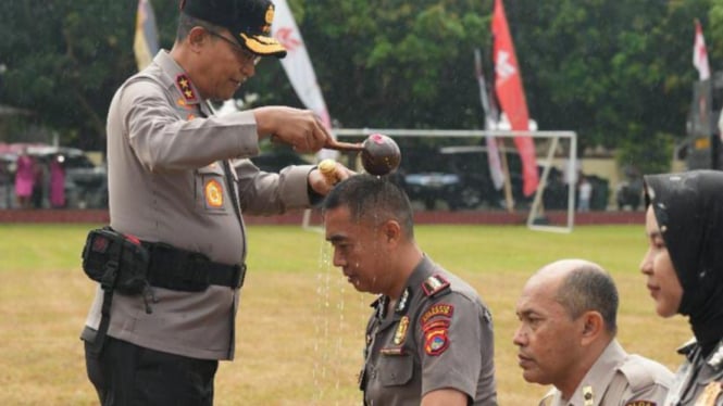 Kapolresta Mataram Siraman Oleh Kapolda NTB