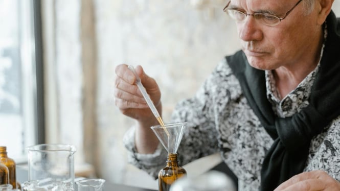 Ciptakan aroma parfum pribadimu sendiri di workshop Bali