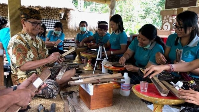 Selembar daun, suara leluhur yang abadi