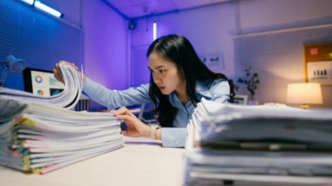 Atasi lembur berlebih dengan manajemen waktu yang terencana.