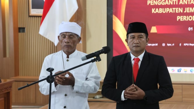 I Putu Indrabayu dilantik sebagai Komisioner KPU Jembrana