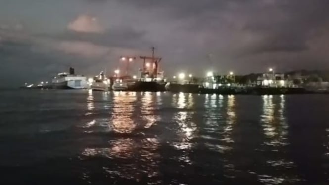 Kapal penyelamat menyisir seluruh areal perairan selat Bali