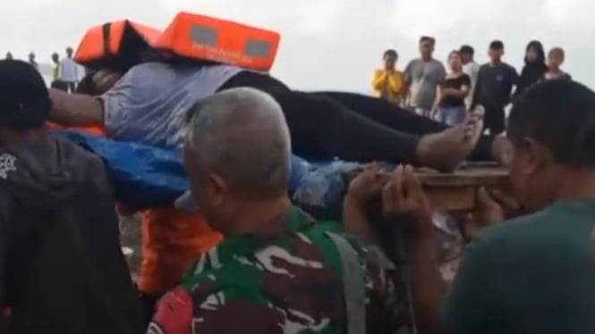 Korban meninggal dunia dievakuasi petugas