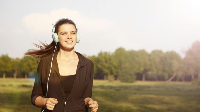Lari Sambil Mendengarkan Musik