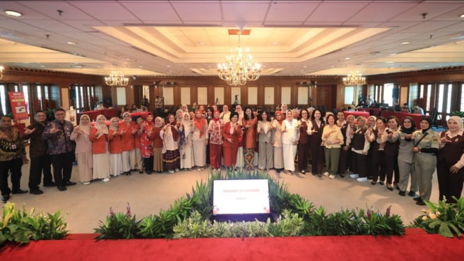 OJK menggelar ToT bagi kaum perempuan dan Ibu rumah tangga.