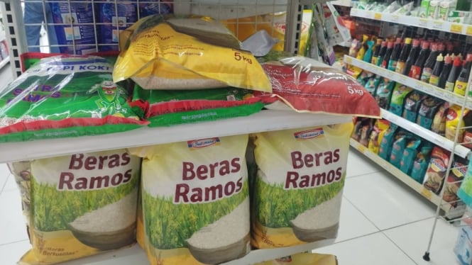 Kebutuhan pangan yang dijual di swalayan.