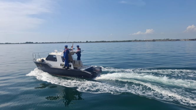 Tim Satpolairud Situbondo menyisir perairan Pandean untuk