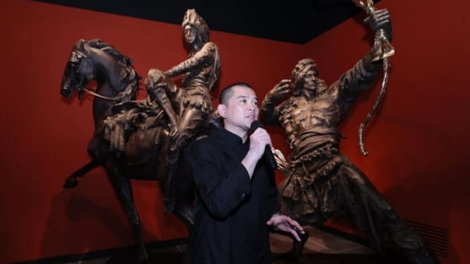 Ren Zhe saat memamerkan karya dalam pameran MOCA di Singapura.