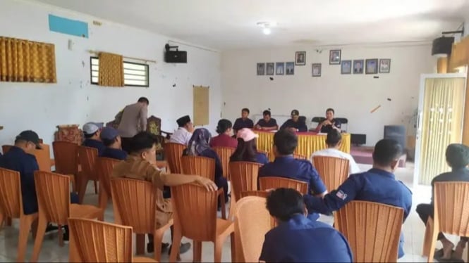 Suasana rapat persiapan HUT ke-75 Desa Jagaraga di Aula