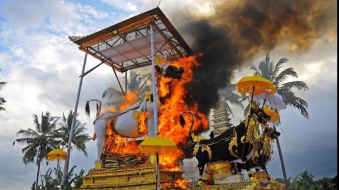 Api suci Ngaben, jalan roh menuju moksha